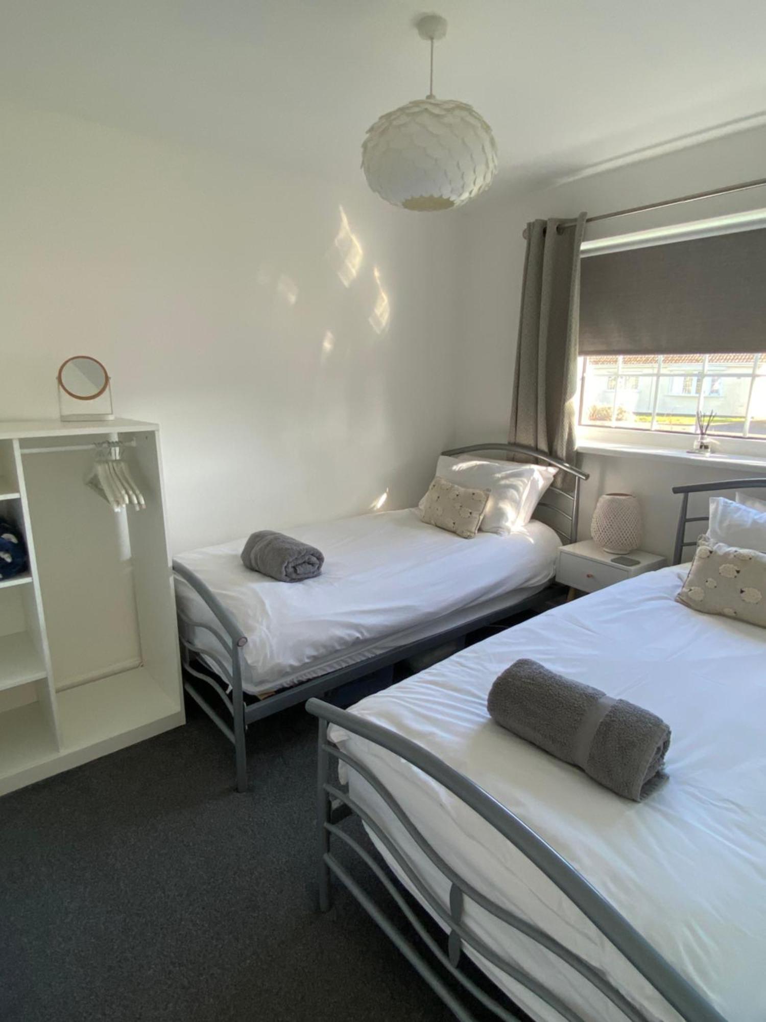 44 Gower Holiday Village Ty Gwyr Cosy 2 Bedroom Chalet Swansea Esterno foto