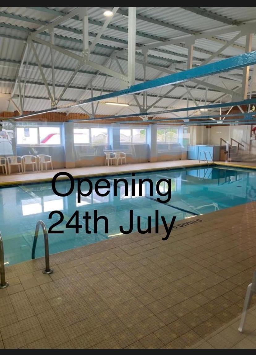 44 Gower Holiday Village Ty Gwyr Cosy 2 Bedroom Chalet Swansea Esterno foto